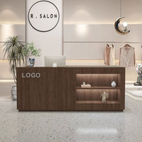 Comptoir de réception moderne en bois sur mesure avec étagères à LED pour boutique de vêtements, magasin de détail, salon de beauté