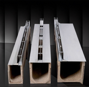 Canalina di drenaggio lineare moderna in acciaio inossidabile con copertura curva a fessura nascosta, griglia per acque piovane da esterno - Product Image 2