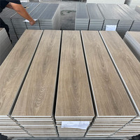 Revêtement de sol SPC imperméable de luxe, planches de vinyle à effet bois, finition PVC composite, dalles de sol SPC, sols à clipser avec sous-couche IXPE