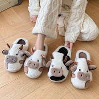 Vente en gros de pantoufles pelucheuses mignonnes pour femme, imprimé animal vache, pantoufles de Noël Kawaii pour la maison et la maison pour femme