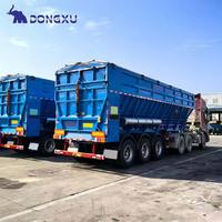 Décharge de la courroie de la bande transporteuse sur chenilles Décharge de céréales Céréales Grain Blé Maïs Transport de marchandises Déchargeur Semi Camion Remorques avec benne basculante