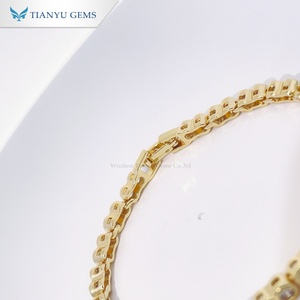 สร้อยข้อมือเทนนิสประดับเพชรเทียมชุบทองบนทองแดงจากเทียนหยู เจมส์ ขายส่ง ประดับด้วยหินกลมระยิบระยับ ดีไซน์ทันสมัยสำหรับผู้หญิง - Product Image 3
