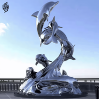 Statues d'animaux marins personnalisées de grande taille en acier inoxydable poli miroir, statue de dauphin pour la décoration de l'extérieur et des installations aquatiques