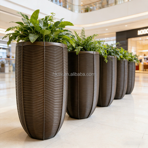 Macetero Redondo Moderno de Fibra de Vidrio Metálica de Alta Calidad con Acabado Tallado a Mano Duradero para Uso en Hoteles y Comercios - Product Image 2