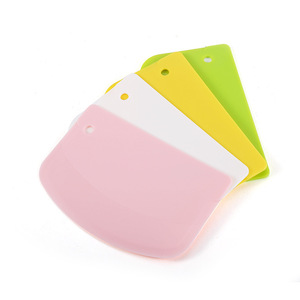 Grattoir à pâte en plastique rectangulaire, outil de pâtisserie non toxique pour la fabrication de gâteaux - Product Image 3