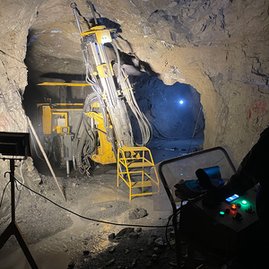 エンジン駆動ドリルジャンボマイニングトンネリングおよびインフラストラクチャ建設用表面ドリルリグリギアボックス採石用ブーマー - Product Image 2