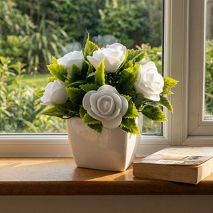 Rosas Artificiales al por Mayor en Maceta Blanca, Mini Bonsái para Decoración <span class=keywords><strong>de</strong></span> Hogar, Oficina, Dormitorio y Escritorio - Product Image 2