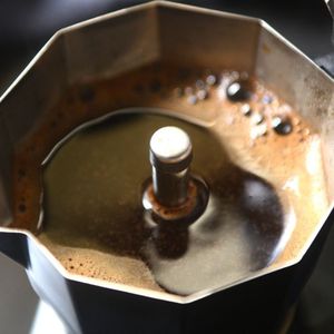 Olla fácil <span class=keywords><strong>de</strong></span> operar y <span class=keywords><strong>de</strong></span> limpieza rápida, 3 tazas, <span class=keywords><strong>cafetera</strong></span> Moka, <span class=keywords><strong>cafetera</strong></span> italiana Espresso <span class=keywords><strong>de</strong></span> aluminio <span class=keywords><strong>Greca</strong></span> Moka - Product Image 5