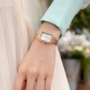 Reloj de Pulsera para Mujer con Esfera Giratoria de Madreperla, Caja Cuadrada, Resistente al Agua - Product Image 4