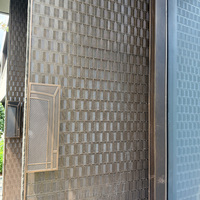 Porte d'entrée automatique à double battant en laiton sculpté artisanal, à alimentation électrique, pour villa de luxe