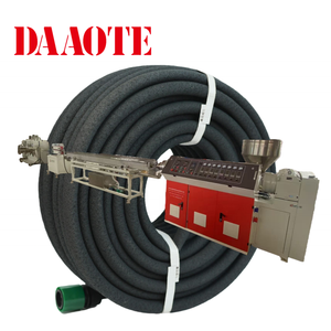 Machine d'extrusion de tubes flexibles pour la distribution d'eau en continu en caoutchouc recyclé - Product Image 1