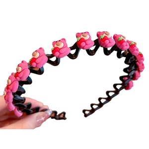 Diadema <span class=keywords><strong>de</strong></span> oso <span class=keywords><strong>de</strong></span> fresa Sanrio para niñas, antideslizante, sin costuras, con flequillo <span class=keywords><strong>de</strong></span> animales <span class=keywords><strong>de</strong></span> dibujos animados, accesorios para el cabello para niños y bebés - Product Image 2