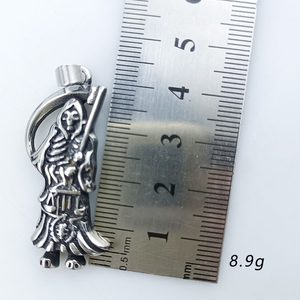 Collana con Ciondolo a Forma di Falce del Dio della Morte in Acciaio Inossidabile, Stile Retrò Europeo e Americano, Accessori all'Ingrosso - Product Image 4