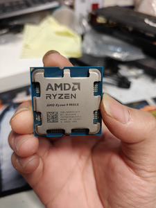 Procesador de Escritorio Ryzen 9 9950X de 16 Núcleos y 32 Subprocesos, Socket AM5, 4.5GHz Base, 5.7GHz Max Boost, Paquete en Bandeja para Estaciones de Trabajo y Juegos - Product Image 1