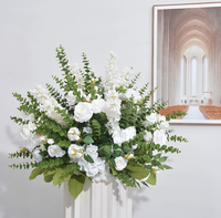 Hochzeitsblumenarrangement Handgefertigte Seidenblumen Hochzeitstisch Künstliche Rot-Weiße Rosen Ornamente Blumenball