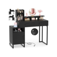 Bureau de maquillage noir avec prise de courant intégrée, table de toilette avec tiroirs, armoires et étagères ouvertes, rangement compact pour chambre à coucher