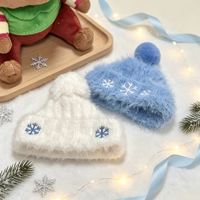 Mini-chapeau en tricot doux brodé flocon de neige de Noël sur mesure, bonnet en fausse fourrure de vison avec pompon