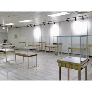 Vitrina para Exhibición <span class=keywords><strong>de</strong></span> Joyería, <span class=keywords><strong>Vidrio</strong></span> Templado, Acero Inoxidable con Revestimiento <span class=keywords><strong>de</strong></span> Titanio, Blanco/Dorado, Forma <span class=keywords><strong>de</strong></span> L, Resistente, con Iluminación LED, Personalizable - Product Image 6