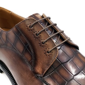 Chaussures habillées et Richelieu pour hommes en cuir véritable de haute qualité, faites à la main, avec motif en relief imitation pierre, logo personnalisé, marque originale - Product Image 5