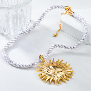 الأزياء والمجوهرات بالجملة رخيصة الصيف سبائك جديدة قلادة الشمس مبالغات المرأة البوهيمي عباد الشمس قلادة رمز القلائد - Product Image 4