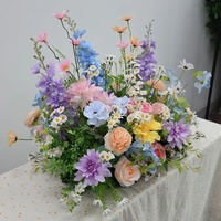 Décoration florale artificielle personnalisée en rangée de roses, pivoines et delphiniums pour scène de mariage, allée, toile de fond et centre de table