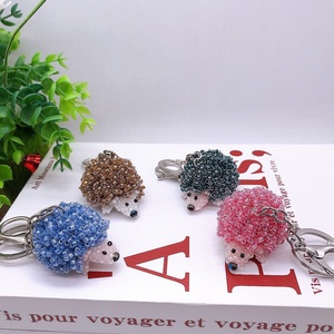 Llavero de erizo lindo hecho a mano con cuentas pequeñas, accesorio delicado para bolso de mujer y niña, decoración para cartera, regalo de cumpleaños - Product Image 2