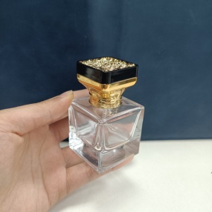 Lüks altın parlak kap parfüm şişesi sprey 30ml/50ml High-end cam taşınabilir narin parfüm şişesi boş <span class=keywords><strong>Atomizer</strong></span> - Product Image 3