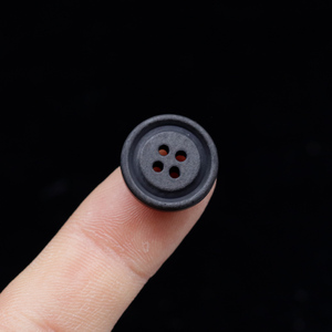 Boutons en corne véritable vintage noirs de 15 mm à 4 trous <span class=keywords><strong>pour</strong></span> clips et pantalons, boutons de manteau personnalisables en gros - Product Image 3