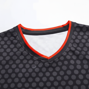 Vêtements de sport personnalisés OEM Uniforme de basket-ball de dernière conception avec couleur unie grande taille respirante et logo personnalisé - Product Image 1