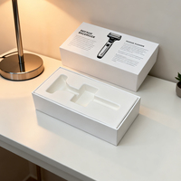 Boîte cadeau en carton rigide blanc imprimée sur mesure avec pelliculage mat et insert pour rasoir de sécurité