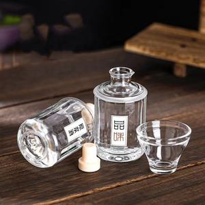 Bouteilles à liqueur en verre transparent de qualité supérieure de 50 ml et 100 ml avec un <span class=keywords><strong>petit</strong></span> gobelet assorti, bouchon de scellement, contenants durables pour les spiritueux, réutilisables - Product Image 1