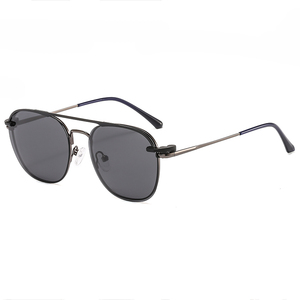 <span class=keywords><strong>Gafas</strong></span> <span class=keywords><strong>de</strong></span> <span class=keywords><strong>Sol</strong></span> <span class=keywords><strong>Vogue</strong></span> con Clip, Montura <span class=keywords><strong>de</strong></span> Acero Inoxidable Dorado <span class=keywords><strong>de</strong></span> Alta Calidad y Lentes <span class=keywords><strong>Polarizadas</strong></span> TAC - Product Image 4
