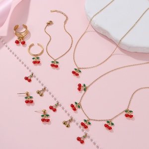 Set di Gioielli Raffinati per Ragazze con Grazioso Elemento Frutta Smaltato, Collana e <span class=keywords><strong>Orecchini</strong></span> a Ciliegia, Bracciale e Anelli in Acciaio Inossidabile, Impermeabili - Product Image 5