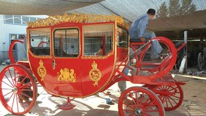 Hermoso Carruaje Rojo Real Tirado por Caballos/Carreta de Caballos en <span class=keywords><strong>Venta</strong></span>/Carreta de Caballos Especial para Fiestas - Product Image 5