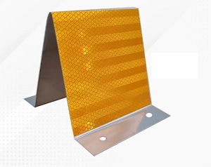 Delineateur rectangulaire jaune et blanc en aluminium rétroréfléchissant pour tunnels routiers, ponts et marquage routier - Product Image 1