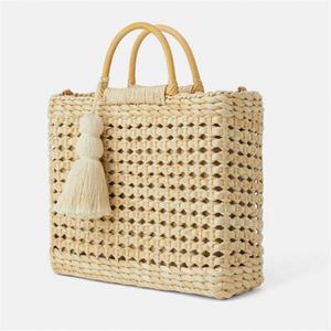 Sac de plage en paille naturelle d'été avec poignée en bois pour femme - Product Image 4