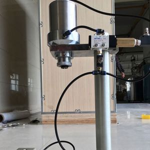 Machine semi-automatique en acier inoxydable pour le remplissage d'aérosols et le retrait de vannes, machine de retrait de cartouches en fer blanc et en aluminium - Product Image 4