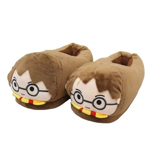 Venta al por mayor de dibujos animados Harries Potters zapatillas para niñas adultas invierno cálido felpa peludo zapatillas con piel para mujeres - Product Image 1