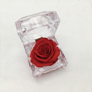 2025 Trending eterna rosa acrilico portagioie per la festa della mamma natale laurea Rose conservate anello di fiori per le donne - Product Image 1