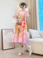 Fabricant de robes plissées de style coréen - Vente en gros de robes imprimées à col rond et grandes tailles, tendance