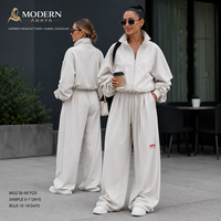 Ensemble de survêtement en mélange modal double tricot, veste zippée à col montant et pantalon large avec détails de coutures, deux pièces, marque privée
