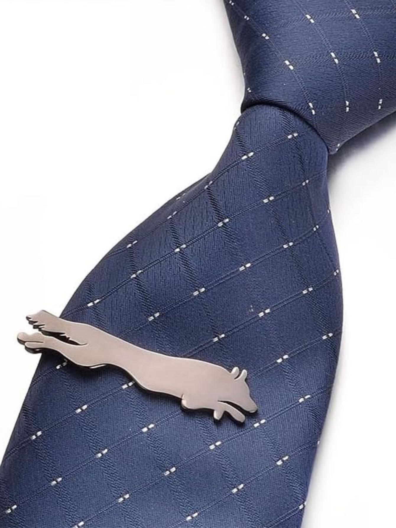 Black wolf tie clip b