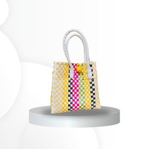 Elegante bolso de mano de alta calidad para mujeres adultas Accesorio Premium hecho de plástico indonesio reciclado tejido de moda - Product Image 1