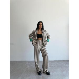 Conjunto de Chaqueta y Pantalones OTTOMAN a Rayas Beige para Mujer - Product Image 5