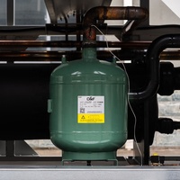 Système de refroidisseur industriel automatique à air comprimé de 120 tonnes, compresseur à vis semi-hermétique écologique à haute efficacité avec PLC
