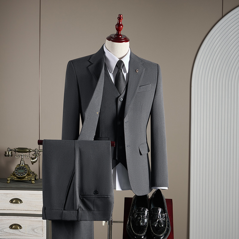 Gris foncé [costume + gilet + pantalon]