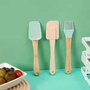 定制硅胶厨具套装食品打蛋器油刷烘焙工具，包括橡胶木垫勺子和抹刀