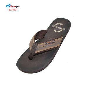 Sandales en cuir à rivets avec sangle en PU et semelle EVA pour hommes – Claquettes d'été haut de gamme en TPR - Product Image 3