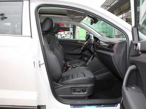 فولكس فاجن ثارو موديل 23 طراز 300TSI إصدار نيو مون، سيارة دفع رباعي مدمجة بميزات متقدمة وقيادة مريحة ومحرك بنزين فعال - Product Image 4