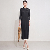 Robe Cheongsam plissée moderne pour femme, col mandarin, boutons grenouillère, bordure contrastante, plissé vertical, Qipao élégant, robe de boutique